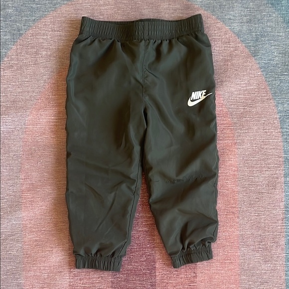 Nike Green Wind Breaker Pants - Picture 1 of 4